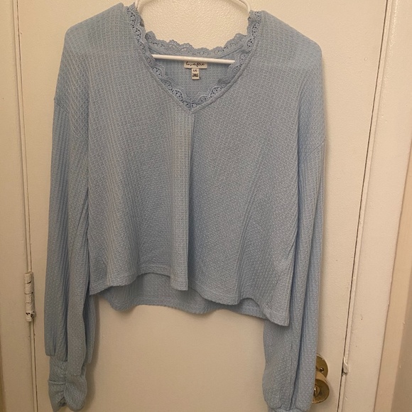 Blue ruched sleeved v neck crop top - Picture 3 of 3